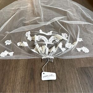 Jennifer Leigh L’Oréal Ivory 50” French Alencon Lace Veil